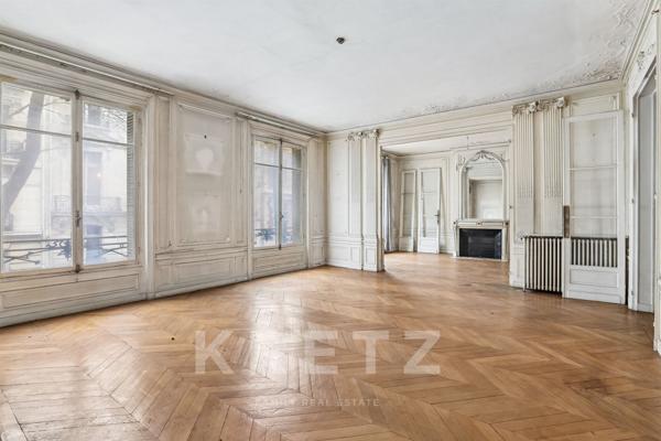 Appartement de réception à rénover en bordure du Parc Monceau