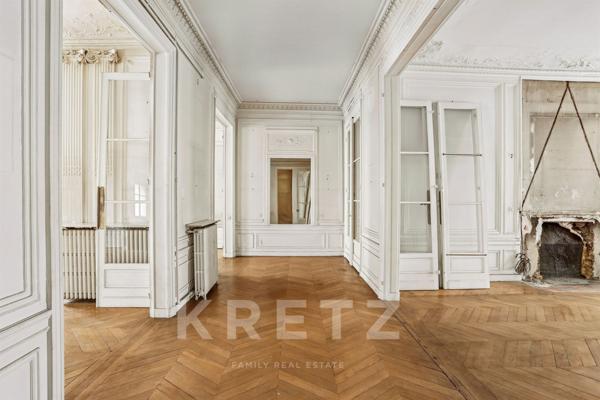 Appartement de réception à rénover en bordure du Parc Monceau