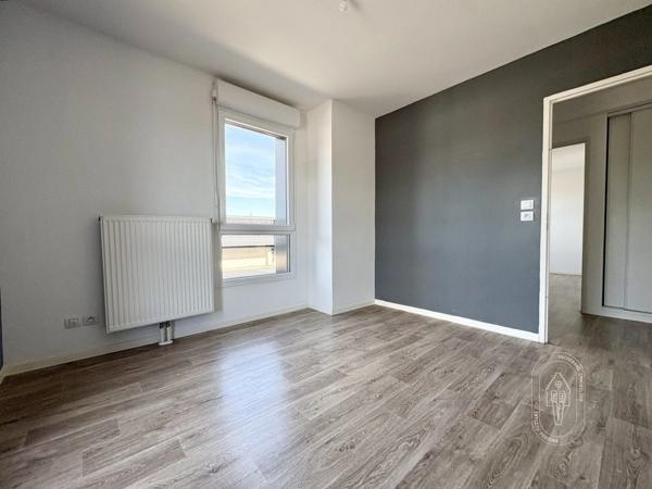 Appartement T4 dernier étage avec terrasse et garages