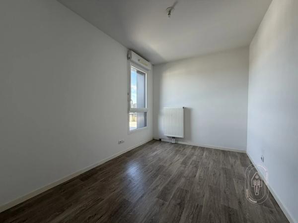 Appartement T4 dernier étage avec terrasse et garages