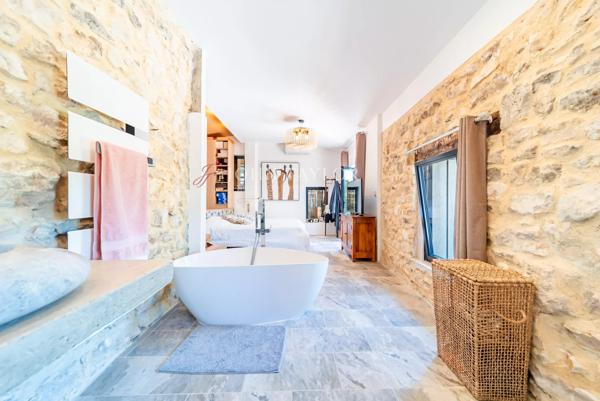 A vendre - Propriété de prestige au cœur de la nature près de Malemort-du-Comtat en Provence