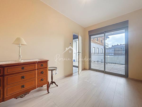 Millau (12100) APPARTEMENT F3 82 M2 AVEC TERRASSE GARAGE PRIVÉ ET ASCENSEUR
