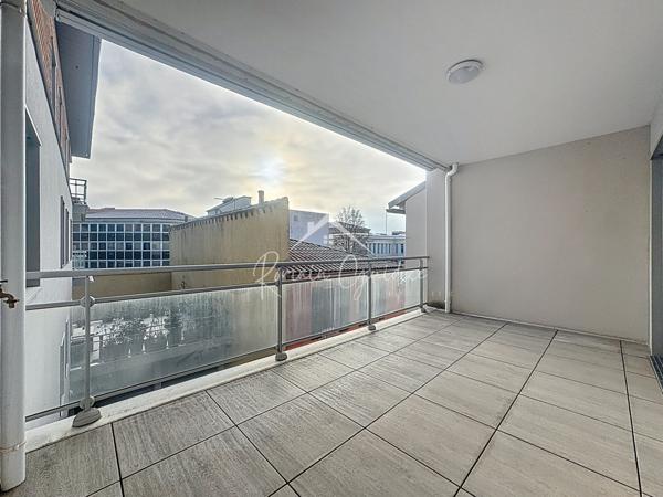 Millau (12100) APPARTEMENT F3 82 M2 AVEC TERRASSE GARAGE PRIVÉ ET ASCENSEUR