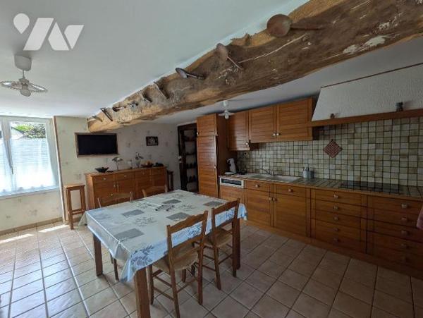 ORGÈRES - Longère indépendante avec dépendances sur 2 000 m² de terrain

À seulement quelques...