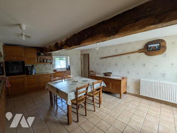 ORGÈRES - Longère indépendante avec dépendances sur 2 000 m² de terrain

À seulement quelques...