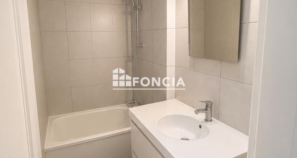 Location Appartement 2 pièces 51.9 m² - Paris 75017