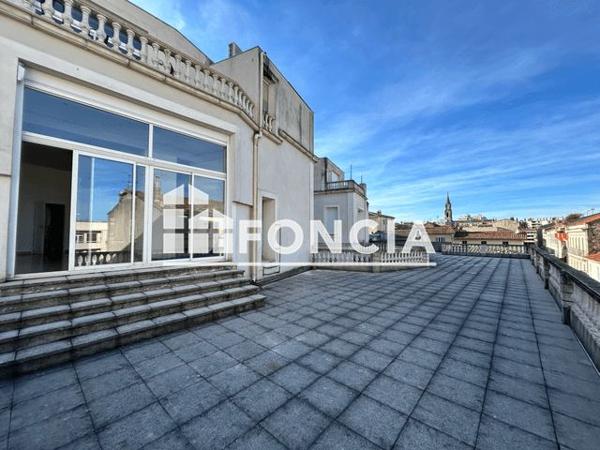 Location Local commercial 8 pièces 673.01 m² - 19 AVENUE FEUCHERES Nimes 30000