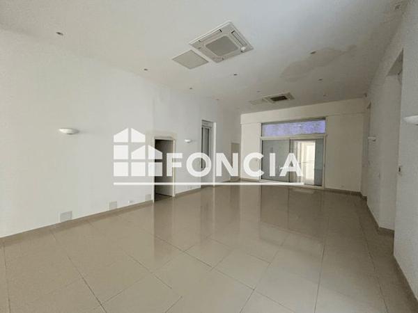 Location Local commercial 8 pièces 673.01 m² - 19 AVENUE FEUCHERES Nimes 30000