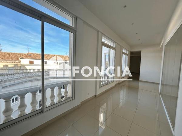 Location Local commercial 8 pièces 673.01 m² - 19 AVENUE FEUCHERES Nimes 30000