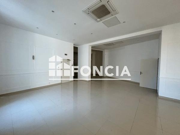 Location Local commercial 8 pièces 673.01 m² - 19 AVENUE FEUCHERES Nimes 30000