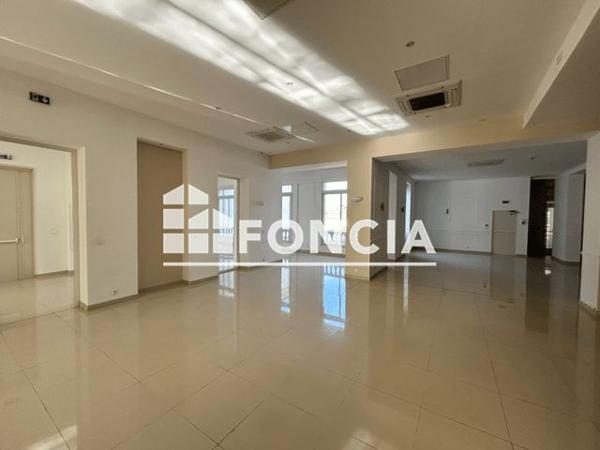 Location Local commercial 8 pièces 673.01 m² - 19 AVENUE FEUCHERES Nimes 30000