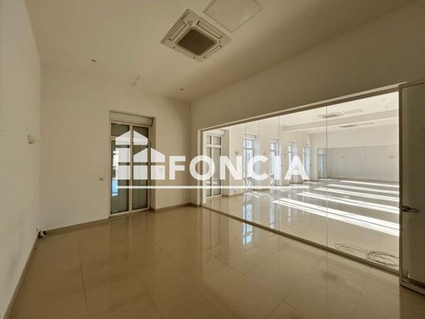 Location Local commercial 8 pièces 673.01 m² - 19 AVENUE FEUCHERES Nimes 30000