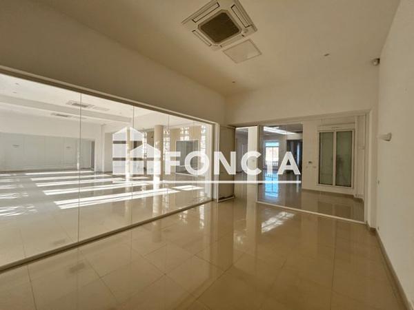 Location Local commercial 8 pièces 673.01 m² - 19 AVENUE FEUCHERES Nimes 30000