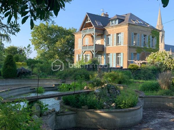 Visite vidéo disponible sur
- ma chaîne YT : Grégory Talbot IMMOBILIER (playlist : Visites filmées)
- FB : Grégory Talbot Immobilier (album : Visites vidéo)
- et sur mon IG : L'immobilier en Normandie (onglet : Réels)

Sur la commune de Saint-Pierre-lès-Elbeuf 76320, centre-ville, 
Dans une petite copropriété pleine de charme, coup de coeur assuré, 

Installez-vous dans cet appartement T4 au 2ème et dernier étage sans travaux à prévoir. 
90m2 CARREZ / 120m2 au sol 

Vous achèterez 5 lots : 
- l'appartement T4
- une cave
- une place de parking en extérieur
- un garage
- une remise

Vous aurez la jouissance privative d'un jardin d'environ 300m2, en plus de pouvoir profiter du grand parc arboré de la résidence. 

Concernant l'appartement, 2ème et dernier étage, lumineux, vous y trouverez une grande pièce de vie sur cuisine aménagée, deux chambres dont une avec dressing et salle de bain, un bureau, un wc, une salle de douche. 
Le séjour donne sur une terrasse avec vue dégagée. 

Les + : chaudière à condensation récente, DPE D, tableau électrique ok, pas d'amiante... 

Le parc arboré et paysagé de la résidence vous offrira des moments de détente, notamment autour du bassin. 
S'y trouve également un parking visiteur pour vos convives. 
Résidence sécurisée, clos de murs, avec accès par portail motorisé. 

Côté copropriété : bénévole, très faibles charges de copropriété (environ 35€/mois). 

Vous trouverez des photos de l'appartement vide actuellement mais également des photos d'avant, quand il était meublé. 

Coup de coeur assuré : ne tardez pas !