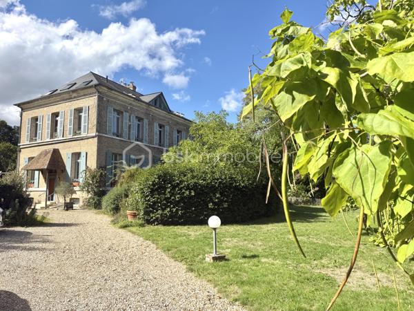 Visite vidéo disponible sur
- ma chaîne YT : Grégory Talbot IMMOBILIER (playlist : Visites filmées)
- FB : Grégory Talbot Immobilier (album : Visites vidéo)
- et sur mon IG : L'immobilier en Normandie (onglet : Réels)

Sur la commune de Saint-Pierre-lès-Elbeuf 76320, centre-ville, 
Dans une petite copropriété pleine de charme, coup de coeur assuré, 

Installez-vous dans cet appartement T4 au 2ème et dernier étage sans travaux à prévoir. 
90m2 CARREZ / 120m2 au sol 

Vous achèterez 5 lots : 
- l'appartement T4
- une cave
- une place de parking en extérieur
- un garage
- une remise

Vous aurez la jouissance privative d'un jardin d'environ 300m2, en plus de pouvoir profiter du grand parc arboré de la résidence. 

Concernant l'appartement, 2ème et dernier étage, lumineux, vous y trouverez une grande pièce de vie sur cuisine aménagée, deux chambres dont une avec dressing et salle de bain, un bureau, un wc, une salle de douche. 
Le séjour donne sur une terrasse avec vue dégagée. 

Les + : chaudière à condensation récente, DPE D, tableau électrique ok, pas d'amiante... 

Le parc arboré et paysagé de la résidence vous offrira des moments de détente, notamment autour du bassin. 
S'y trouve également un parking visiteur pour vos convives. 
Résidence sécurisée, clos de murs, avec accès par portail motorisé. 

Côté copropriété : bénévole, très faibles charges de copropriété (environ 35€/mois). 

Vous trouverez des photos de l'appartement vide actuellement mais également des photos d'avant, quand il était meublé. 

Coup de coeur assuré : ne tardez pas !