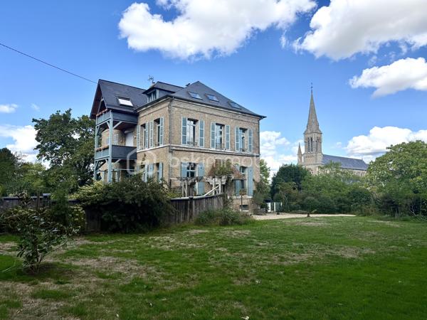 Visite vidéo disponible sur
- ma chaîne YT : Grégory Talbot IMMOBILIER (playlist : Visites filmées)
- FB : Grégory Talbot Immobilier (album : Visites vidéo)
- et sur mon IG : L'immobilier en Normandie (onglet : Réels)

Sur la commune de Saint-Pierre-lès-Elbeuf 76320, centre-ville, 
Dans une petite copropriété pleine de charme, coup de coeur assuré, 

Installez-vous dans cet appartement T4 au 2ème et dernier étage sans travaux à prévoir. 
90m2 CARREZ / 120m2 au sol 

Vous achèterez 5 lots : 
- l'appartement T4
- une cave
- une place de parking en extérieur
- un garage
- une remise

Vous aurez la jouissance privative d'un jardin d'environ 300m2, en plus de pouvoir profiter du grand parc arboré de la résidence. 

Concernant l'appartement, 2ème et dernier étage, lumineux, vous y trouverez une grande pièce de vie sur cuisine aménagée, deux chambres dont une avec dressing et salle de bain, un bureau, un wc, une salle de douche. 
Le séjour donne sur une terrasse avec vue dégagée. 

Les + : chaudière à condensation récente, DPE D, tableau électrique ok, pas d'amiante... 

Le parc arboré et paysagé de la résidence vous offrira des moments de détente, notamment autour du bassin. 
S'y trouve également un parking visiteur pour vos convives. 
Résidence sécurisée, clos de murs, avec accès par portail motorisé. 

Côté copropriété : bénévole, très faibles charges de copropriété (environ 35€/mois). 

Vous trouverez des photos de l'appartement vide actuellement mais également des photos d'avant, quand il était meublé. 

Coup de coeur assuré : ne tardez pas !