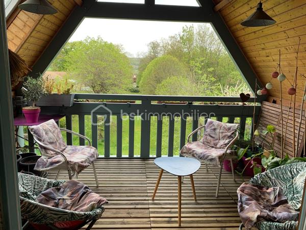 Visite vidéo disponible sur
- ma chaîne YT : Grégory Talbot IMMOBILIER (playlist : Visites filmées)
- FB : Grégory Talbot Immobilier (album : Visites vidéo)
- et sur mon IG : L'immobilier en Normandie (onglet : Réels)

Sur la commune de Saint-Pierre-lès-Elbeuf 76320, centre-ville, 
Dans une petite copropriété pleine de charme, coup de coeur assuré, 

Installez-vous dans cet appartement T4 au 2ème et dernier étage sans travaux à prévoir. 
90m2 CARREZ / 120m2 au sol 

Vous achèterez 5 lots : 
- l'appartement T4
- une cave
- une place de parking en extérieur
- un garage
- une remise

Vous aurez la jouissance privative d'un jardin d'environ 300m2, en plus de pouvoir profiter du grand parc arboré de la résidence. 

Concernant l'appartement, 2ème et dernier étage, lumineux, vous y trouverez une grande pièce de vie sur cuisine aménagée, deux chambres dont une avec dressing et salle de bain, un bureau, un wc, une salle de douche. 
Le séjour donne sur une terrasse avec vue dégagée. 

Les + : chaudière à condensation récente, DPE D, tableau électrique ok, pas d'amiante... 

Le parc arboré et paysagé de la résidence vous offrira des moments de détente, notamment autour du bassin. 
S'y trouve également un parking visiteur pour vos convives. 
Résidence sécurisée, clos de murs, avec accès par portail motorisé. 

Côté copropriété : bénévole, très faibles charges de copropriété (environ 35€/mois). 

Vous trouverez des photos de l'appartement vide actuellement mais également des photos d'avant, quand il était meublé. 

Coup de coeur assuré : ne tardez pas !
