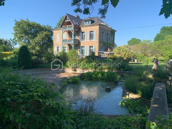 Visite vidéo disponible sur
- ma chaîne YT : Grégory Talbot IMMOBILIER (playlist : Visites filmées)
- FB : Grégory Talbot Immobilier (album : Visites vidéo)
- et sur mon IG : L'immobilier en Normandie (onglet : Réels)

Sur la commune de Saint-Pierre-lès-Elbeuf 76320, centre-ville, 
Dans une petite copropriété pleine de charme, coup de coeur assuré, 

Installez-vous dans cet appartement T4 au 2ème et dernier étage sans travaux à prévoir. 
90m2 CARREZ / 120m2 au sol 

Vous achèterez 5 lots : 
- l'appartement T4
- une cave
- une place de parking en extérieur
- un garage
- une remise

Vous aurez la jouissance privative d'un jardin d'environ 300m2, en plus de pouvoir profiter du grand parc arboré de la résidence. 

Concernant l'appartement, 2ème et dernier étage, lumineux, vous y trouverez une grande pièce de vie sur cuisine aménagée, deux chambres dont une avec dressing et salle de bain, un bureau, un wc, une salle de douche. 
Le séjour donne sur une terrasse avec vue dégagée. 

Les + : chaudière à condensation récente, DPE D, tableau électrique ok, pas d'amiante... 

Le parc arboré et paysagé de la résidence vous offrira des moments de détente, notamment autour du bassin. 
S'y trouve également un parking visiteur pour vos convives. 
Résidence sécurisée, clos de murs, avec accès par portail motorisé. 

Côté copropriété : bénévole, très faibles charges de copropriété (environ 35€/mois). 

Vous trouverez des photos de l'appartement vide actuellement mais également des photos d'avant, quand il était meublé. 

Coup de coeur assuré : ne tardez pas !