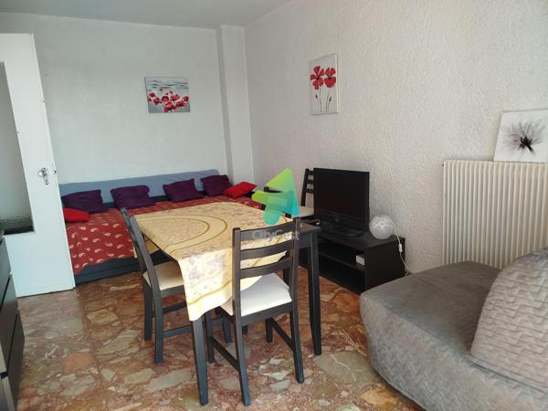 APPARTEMENT T2 MEUBLE AVEC PARKING ET CELLIER