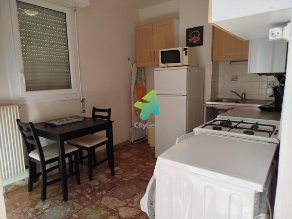 APPARTEMENT T2 MEUBLE AVEC PARKING ET CELLIER