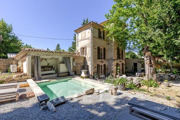Manosque- Demeure bourgeoise d'environ 155 m2 rénovée sur 1939 m2 dont 1000m2 détachable et construc