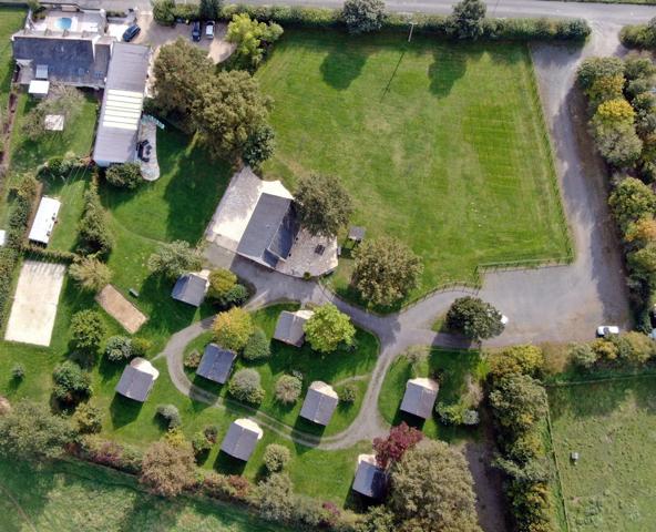 GITES + CHALETS 56 personnes. AVEC PISCINE CHAUFFÉE