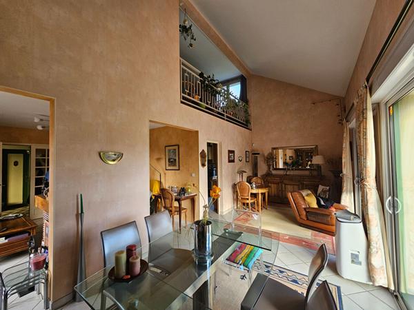 AXE LA FLECHE/DURTAL MAGNIFIQUE MAISON d'architecte -170m² hab - TERRAIN d'environ 8000M² - ENVIRONNEENT PAISIBLE ET BOISE