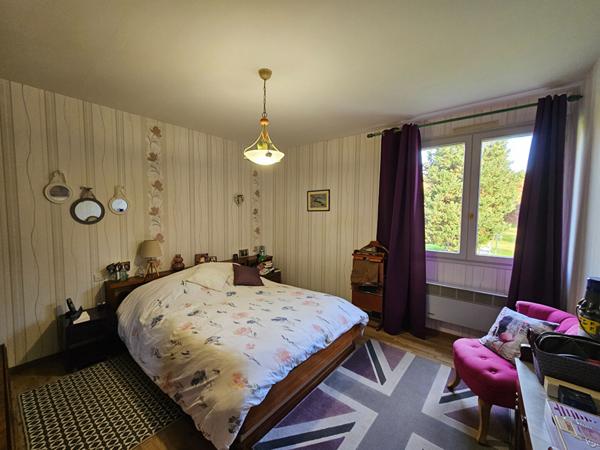 AXE LA FLECHE/DURTAL MAGNIFIQUE MAISON d'architecte -170m² hab - TERRAIN d'environ 8000M² - ENVIRONNEENT PAISIBLE ET BOISE