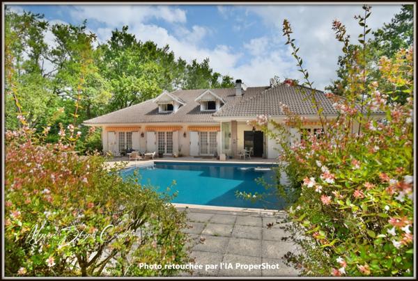 Propriete à vendre 8 pièces de 350 m² environ à MIMIZAN (40) avec lac privatif, cadre exceptionnel