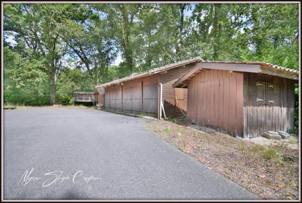 Propriete à vendre 8 pièces de 350 m² environ à MIMIZAN (40) avec lac privatif, cadre exceptionnel