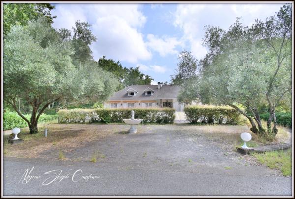 Propriete à vendre 8 pièces de 350 m² environ à MIMIZAN (40) avec lac privatif, cadre exceptionnel