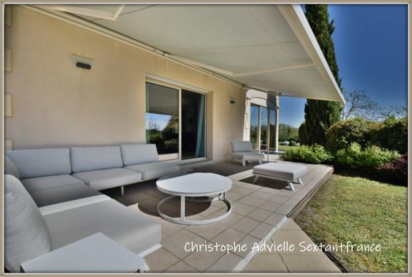 Belle contemporaine, 4 chambres, 2 salles d'eau, double garage, piscine sur 5118 M2