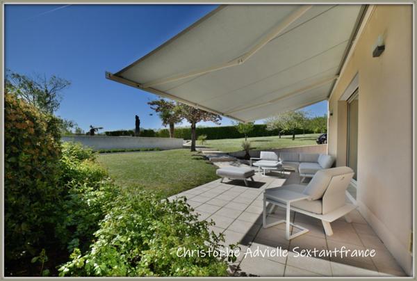 Belle contemporaine, 4 chambres, 2 salles d'eau, double garage, piscine sur 5118 M2