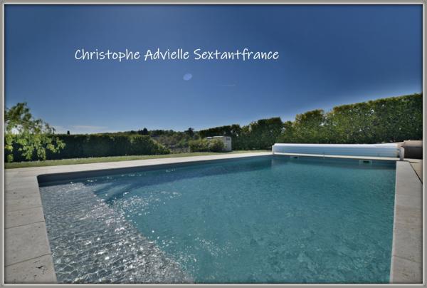 Belle contemporaine, 4 chambres, 2 salles d'eau, double garage, piscine sur 5118 M2