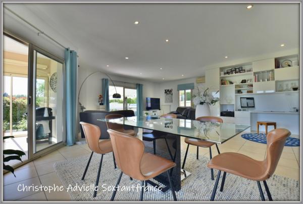 Belle contemporaine, 4 chambres, 2 salles d'eau, double garage, piscine sur 5118 M2