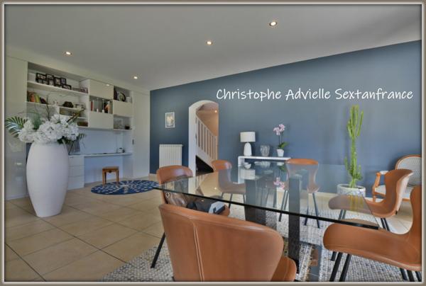 Belle contemporaine, 4 chambres, 2 salles d'eau, double garage, piscine sur 5118 M2