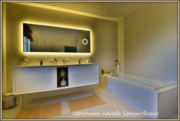 Belle contemporaine, 4 chambres, 2 salles d'eau, double garage, piscine sur 5118 M2