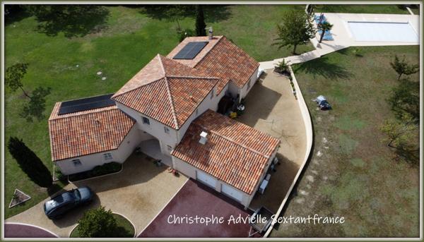 Belle contemporaine, 4 chambres, 2 salles d'eau, double garage, piscine sur 5118 M2