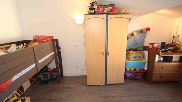 Fabrègues (34690) T4 de 90 M² dans maison de village au deuxième et dernier étage avec terrasse.
