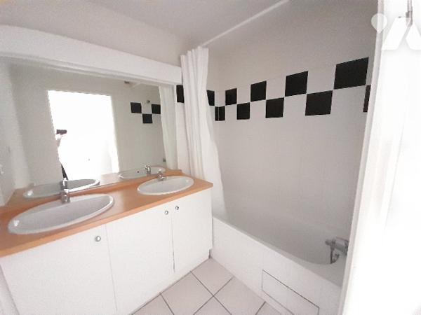 POITIERS - Appartement type 3 - rénové dans résidence sécurisée