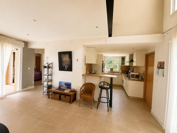 Maison
         8 pièces
        - 190 m² 750 000 € *