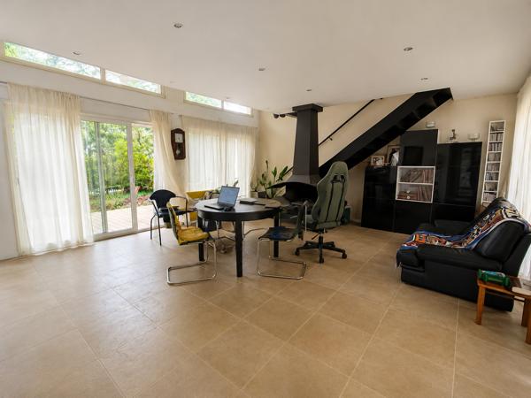 Maison
         8 pièces
        - 190 m² 750 000 € *
