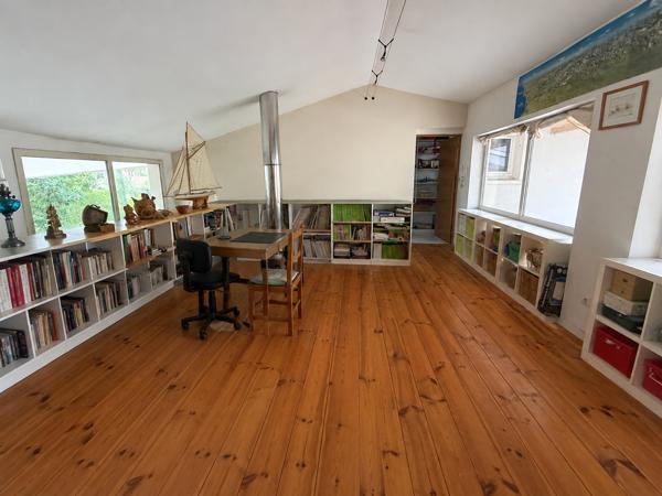 Maison
         8 pièces
        - 190 m² 750 000 € *
