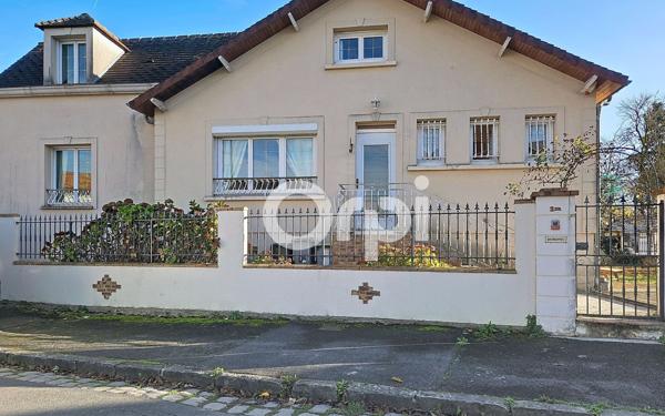 Maison à vendre    5 pièces •  Réau