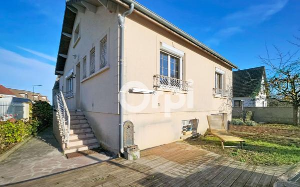 Maison à vendre    5 pièces •  Réau