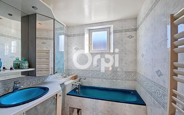 Maison à vendre    5 pièces •  Réau