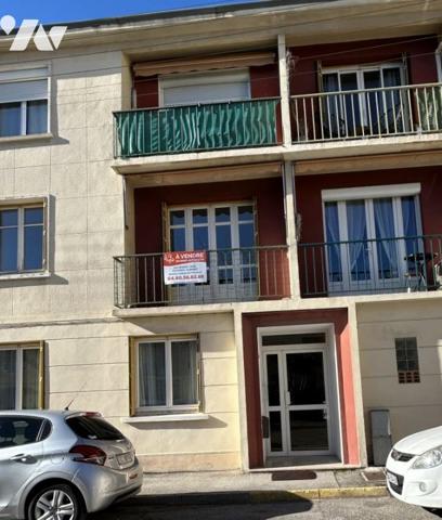 Appartement T3  1er étage Stationnement LIBRE