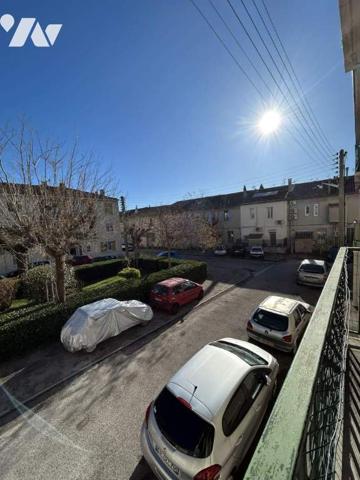 Appartement T3  1er étage Stationnement LIBRE