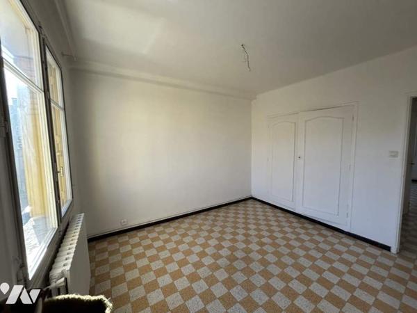 Appartement T3  1er étage Stationnement LIBRE