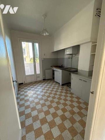 Appartement T3  1er étage Stationnement LIBRE